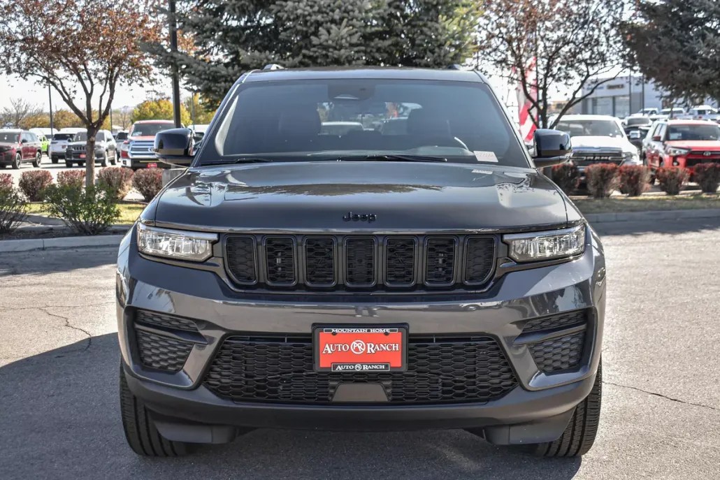 2025 Jeep Grand Cherokee Laredo photo 1