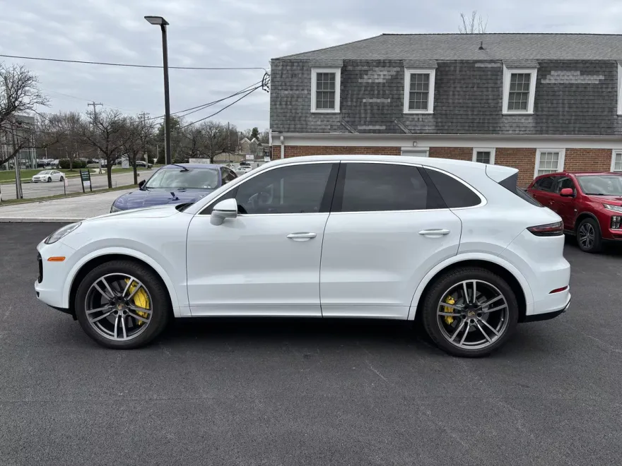 2023 Porsche Cayenne Turbo photo 1