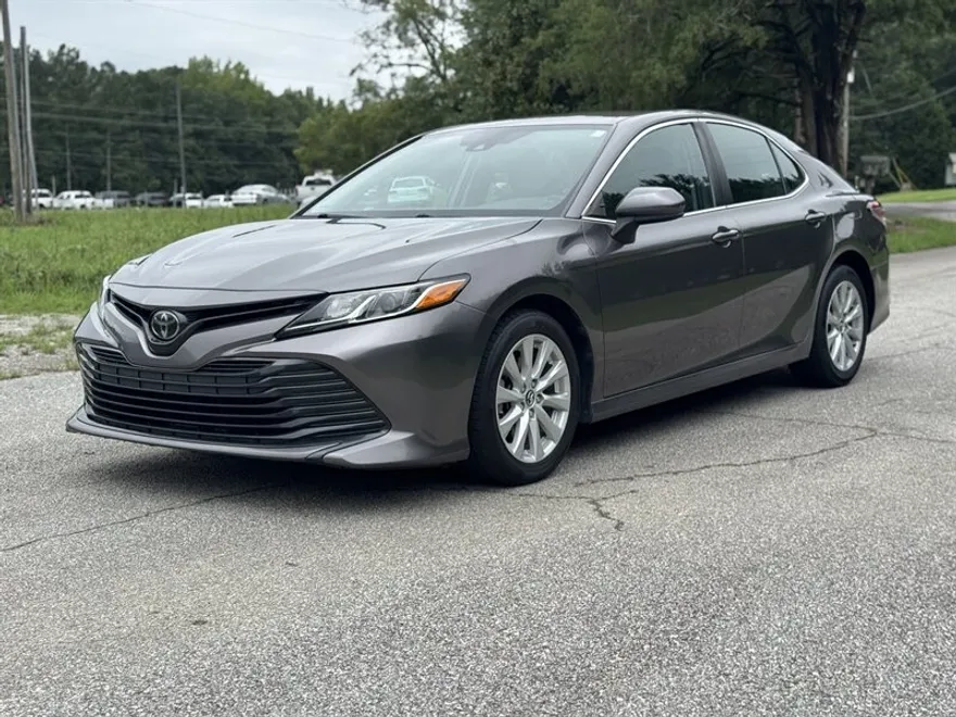 2020 Toyota Camry LE photo 1