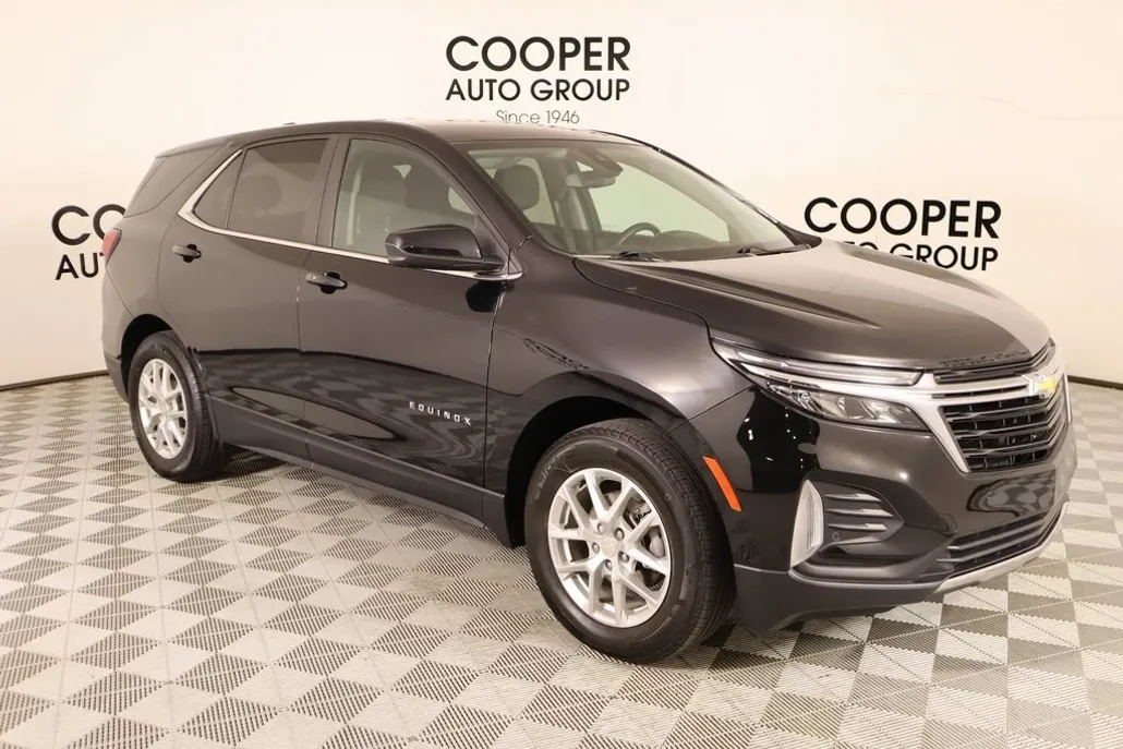 2023 Chevrolet Equinox LT photo 1
