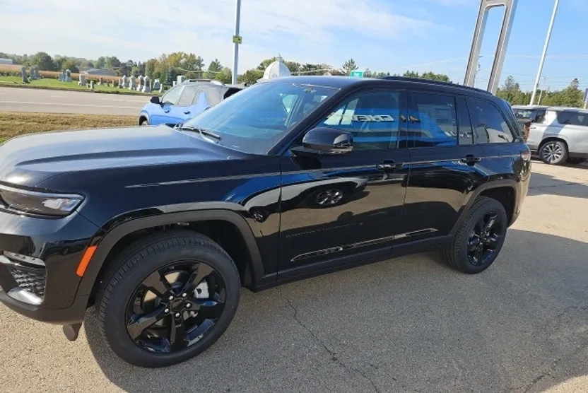 2025 Jeep Grand Cherokee Limited photo 1