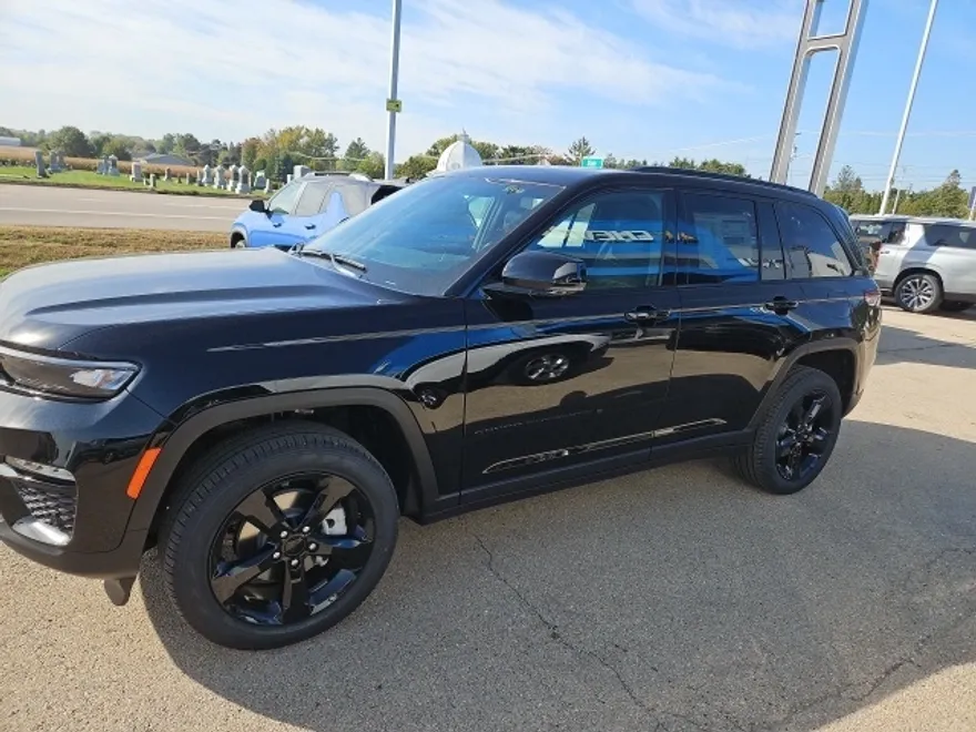 2025 Jeep Grand Cherokee Limited photo 1