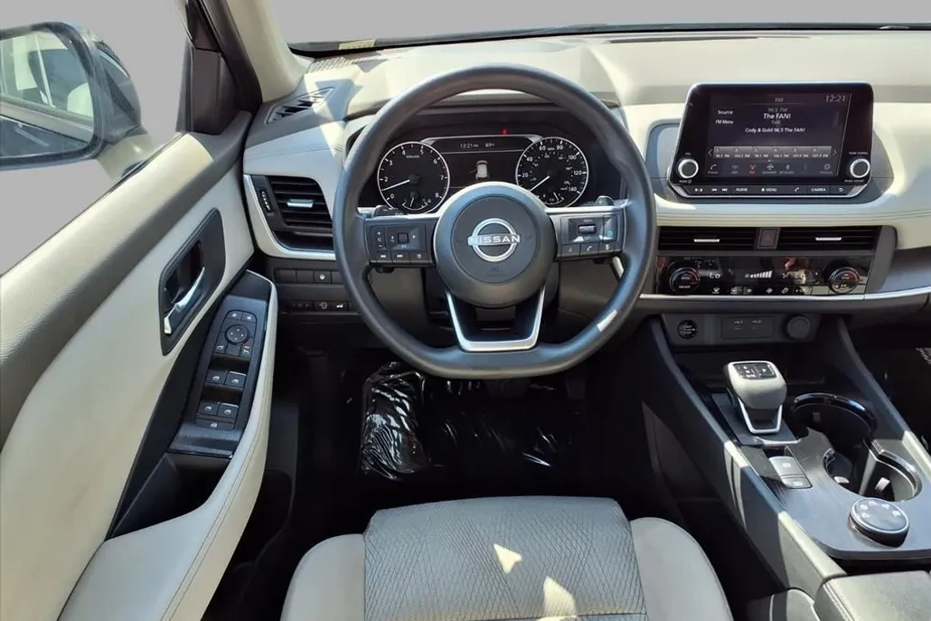 2024 Nissan Rogue SV photo 1