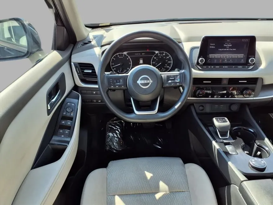 2024 Nissan Rogue SV photo 1