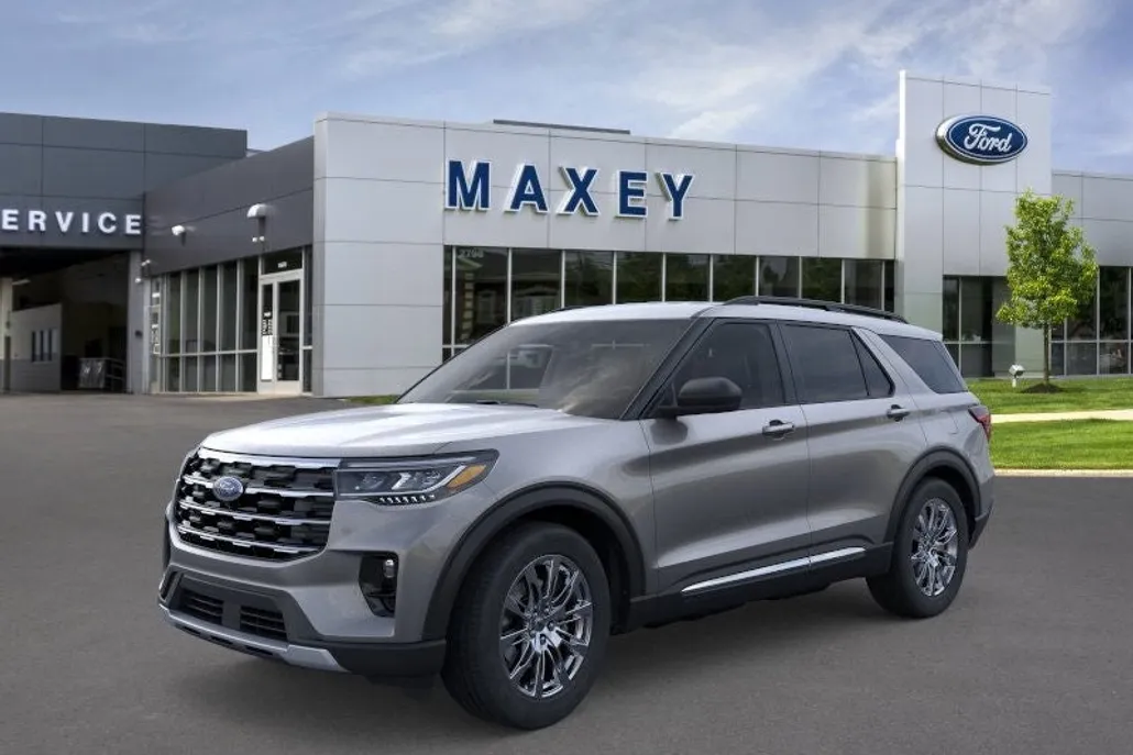 2025 Ford Explorer photo 1