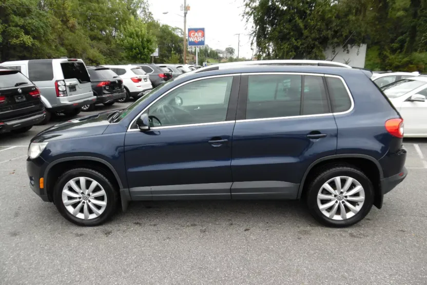 2011 Volkswagen Tiguan S photo 1