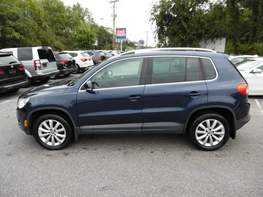 2011 Volkswagen Tiguan S photo 1