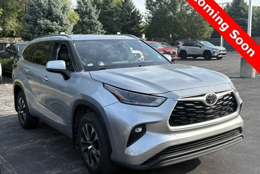 2021 Toyota Highlander XLE photo 1