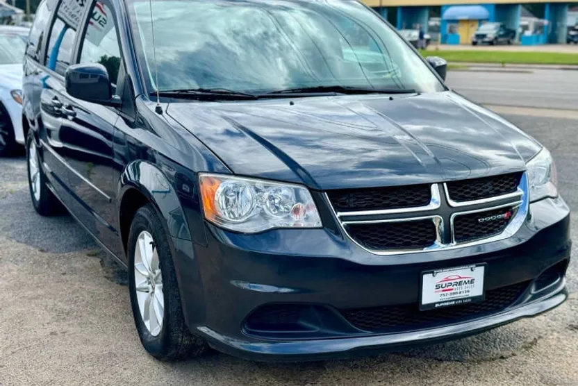 2014 Dodge Grand Caravan SXT photo 1