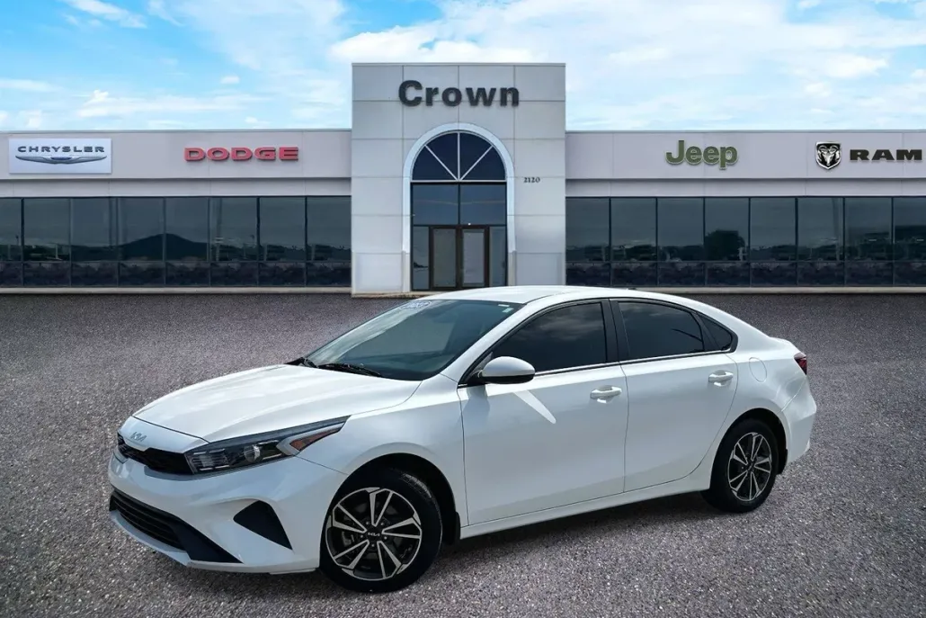 2023 Kia Forte LXS photo 1