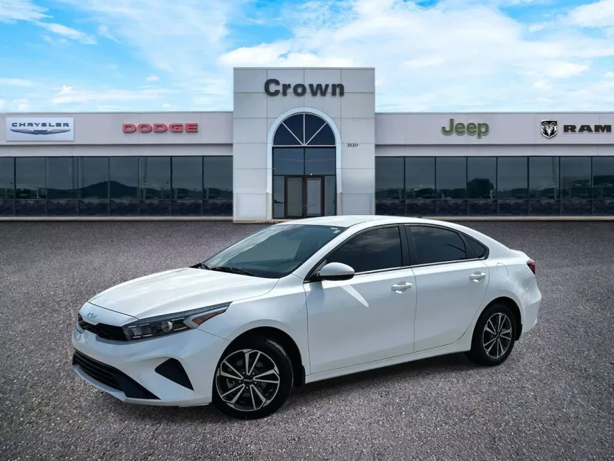2023 Kia Forte LXS photo 1