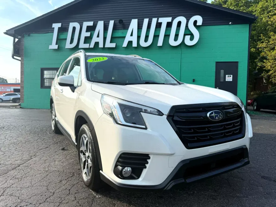 2023 Subaru Forester Premium photo 1