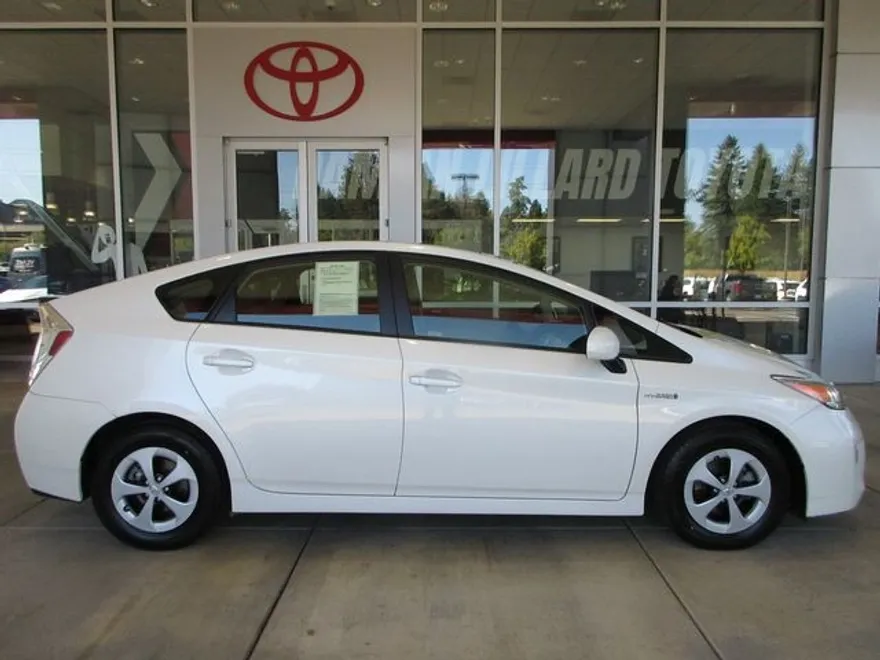 2015 Toyota Prius Four photo 1