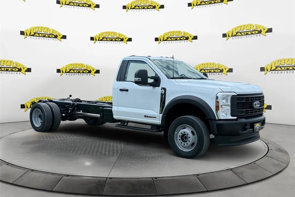 2025 Ford F-600 photo 1