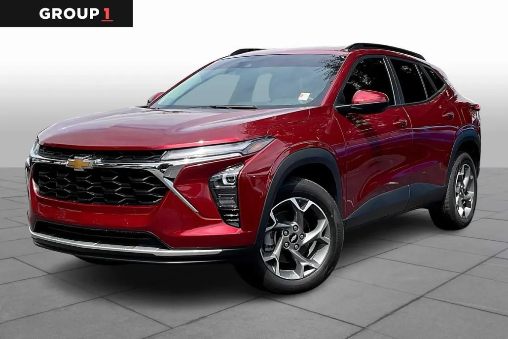 2024 Chevrolet Trax LT photo 1