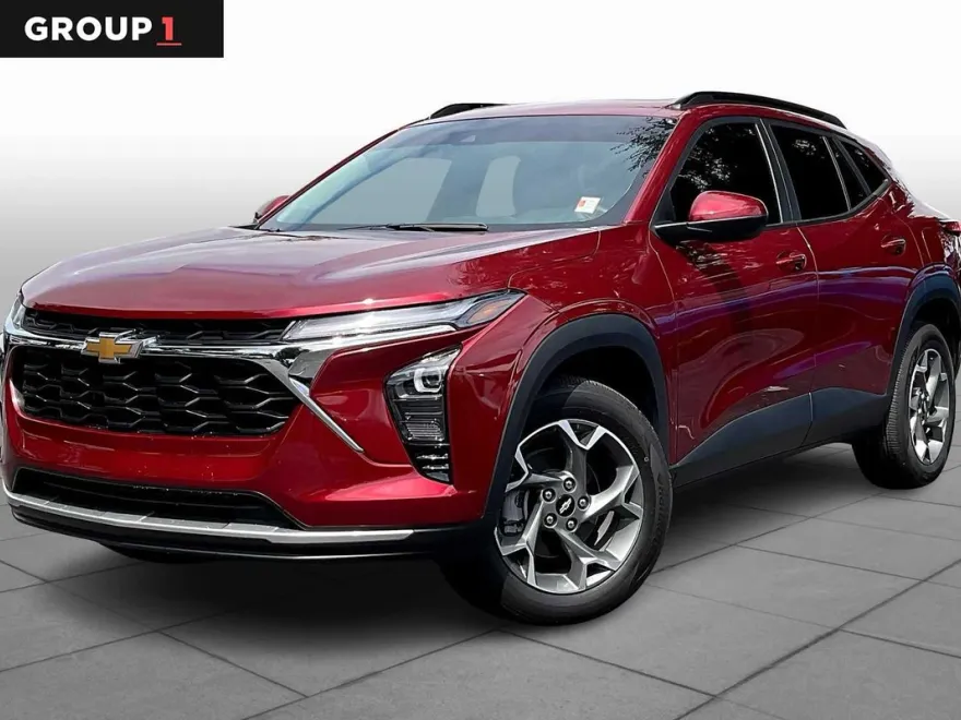 2024 Chevrolet Trax LT photo 1