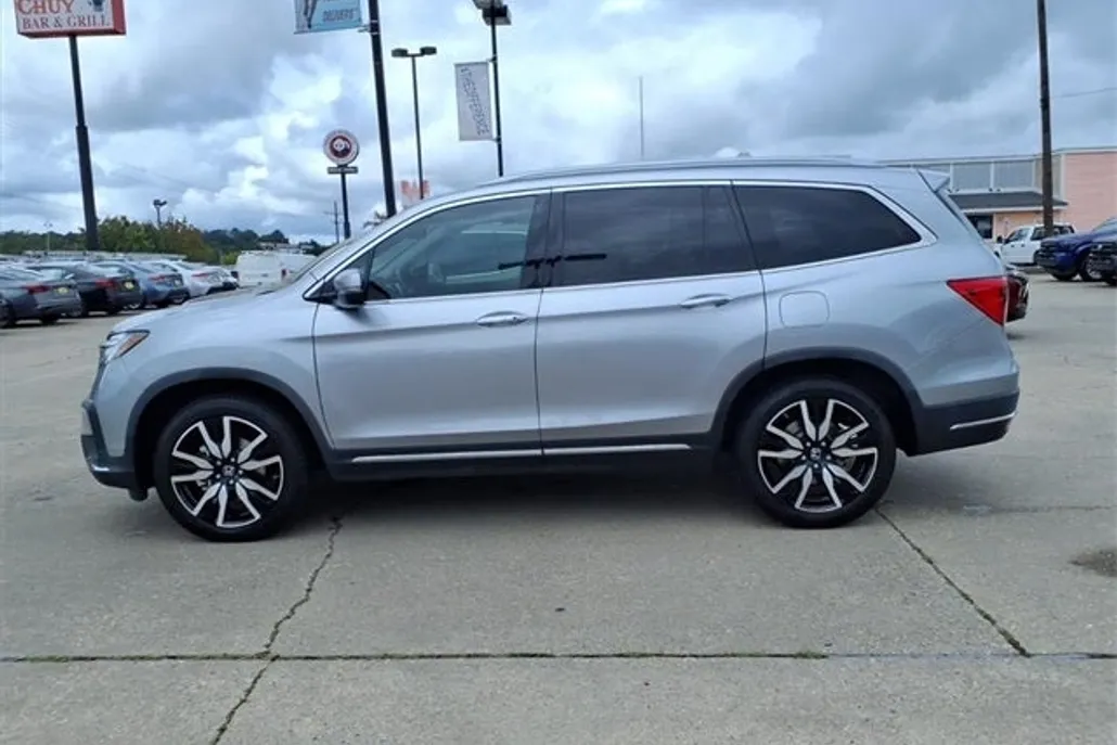 2020 Honda Pilot Touring photo 1