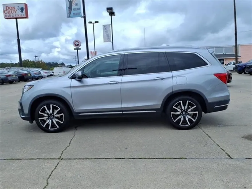 2020 Honda Pilot Touring photo 1