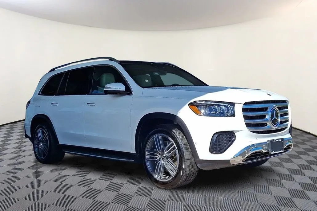 2025 Mercedes Benz GLS 450 4MATIC photo 1