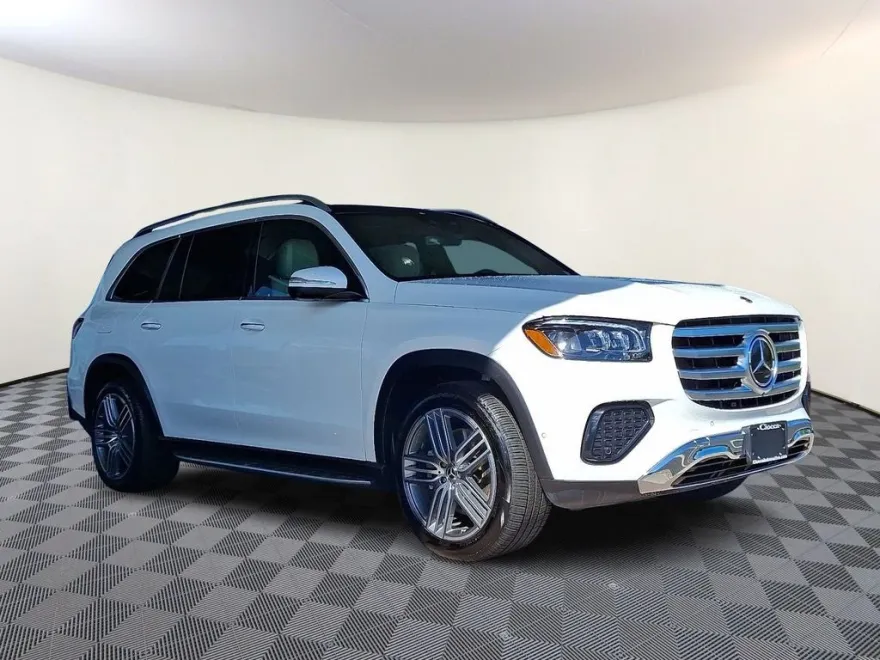 2025 Mercedes Benz GLS 450 4MATIC photo 1