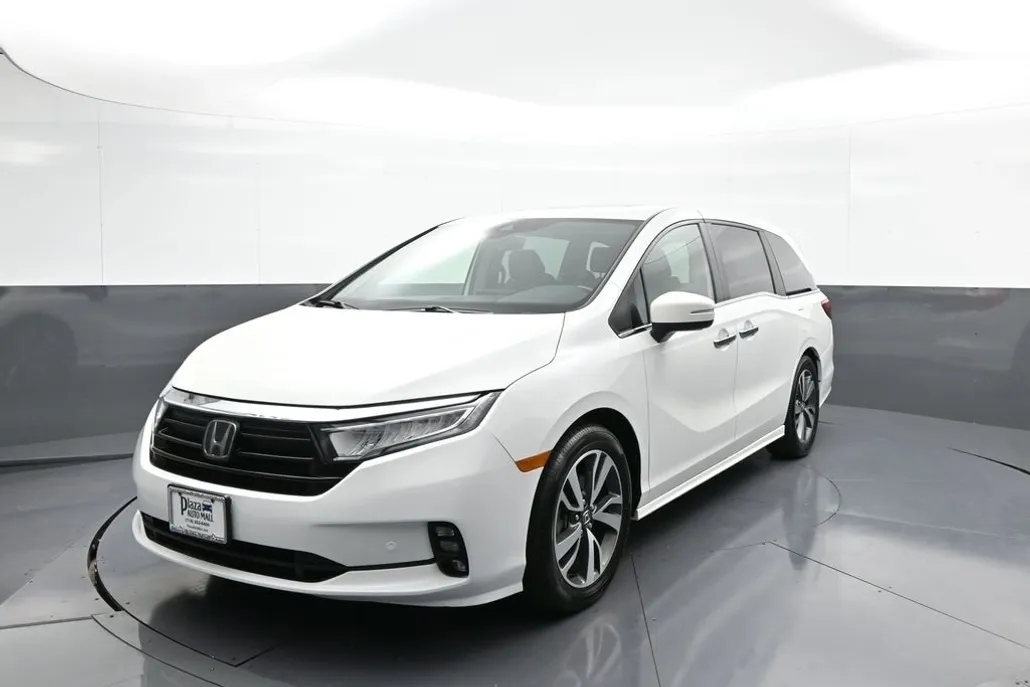 2022 Honda Odyssey Touring photo 1