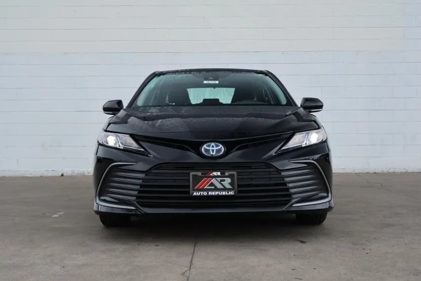 2022 Toyota Camry Hybrid LE photo 1