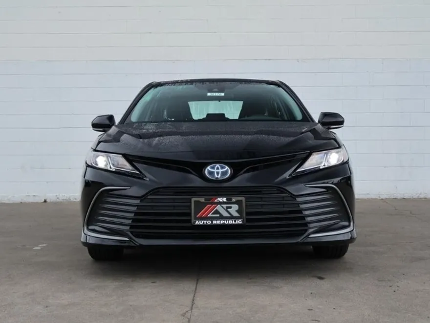 2022 Toyota Camry Hybrid LE photo 1