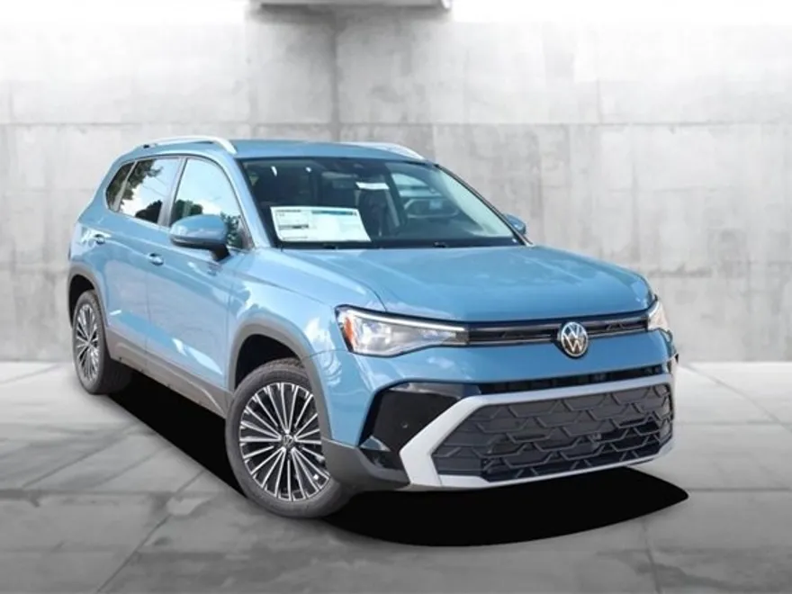 2025 Volkswagen Taos SE photo 1