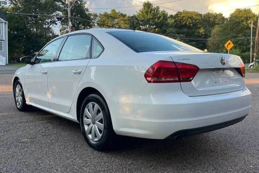 2012 Volkswagen Passat S photo 1