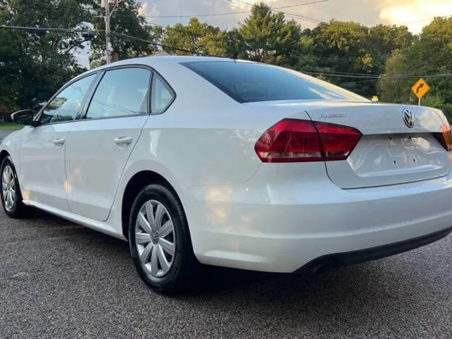 2012 Volkswagen Passat S photo 1