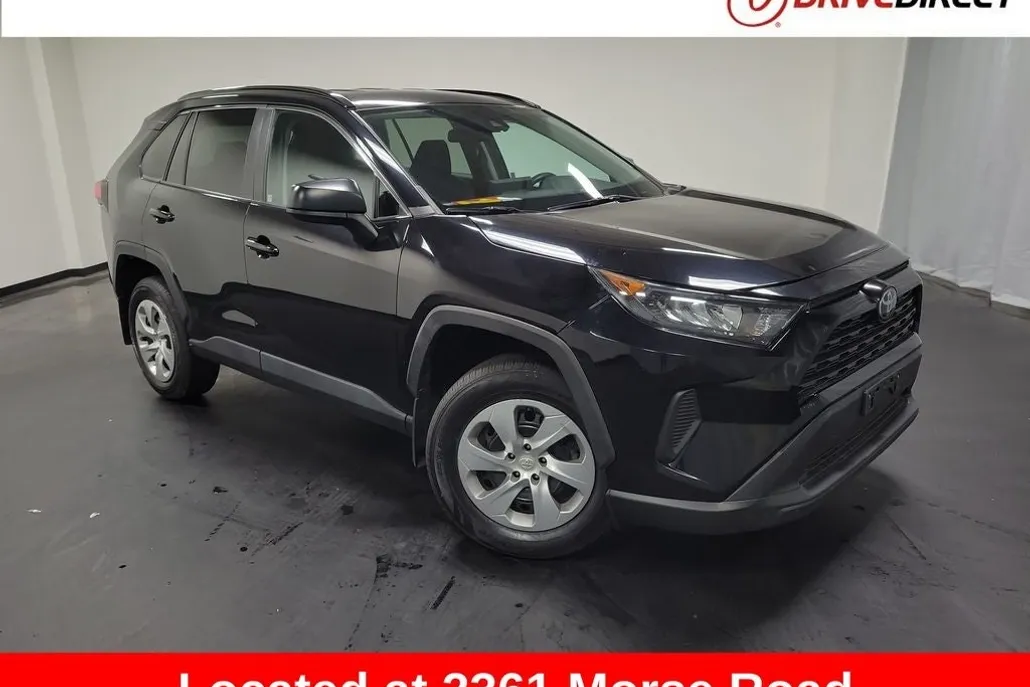 2020 Toyota RAV4 LE photo 1