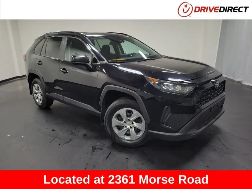 2020 Toyota RAV4 LE photo 1
