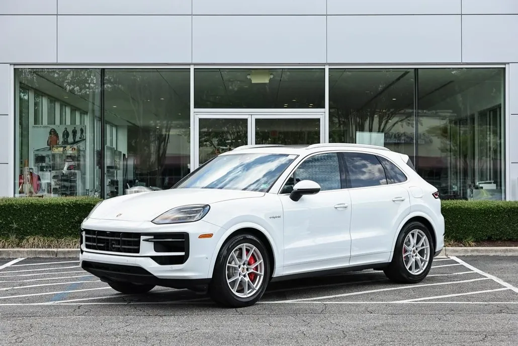 2025 Porsche Cayenne S E-Hybrid photo 1