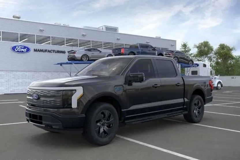 2025 Ford F-150 Lightning Lariat photo 1