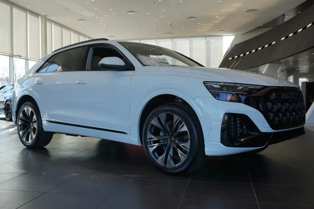 2025 Audi Q8 Premium photo 1