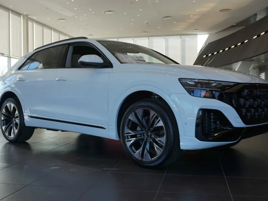 2025 Audi Q8 Premium photo 1
