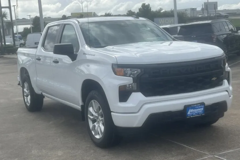 2025 Chevrolet Silverado 1500 Custom photo 1