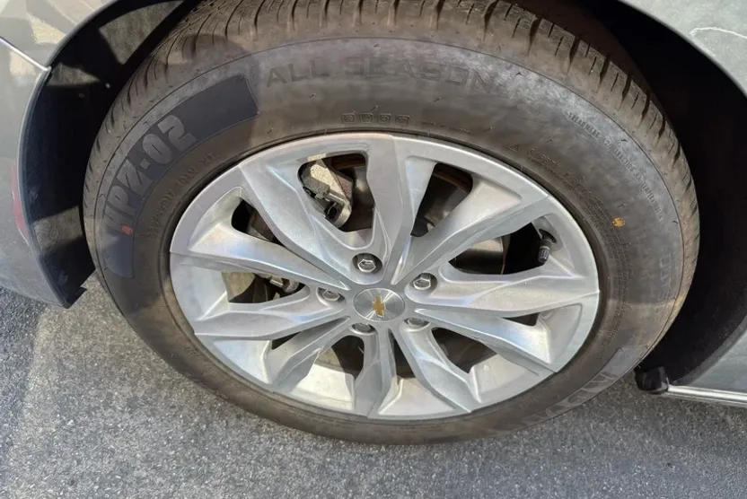 2024 Chevrolet Malibu 1LT photo 1