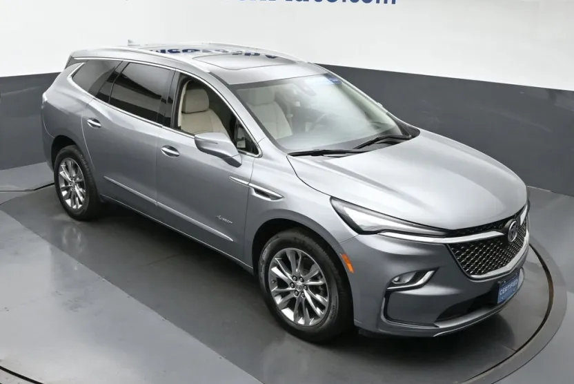2024 Buick Enclave Avenir photo 1