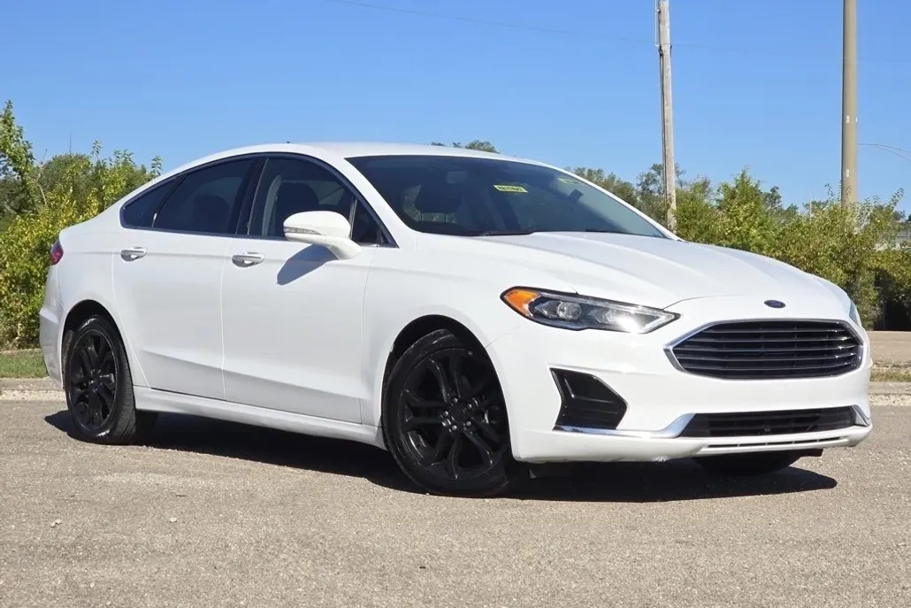 2019 Ford Fusion SEL photo 1