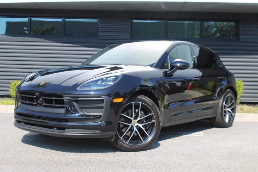 2025 Porsche Macan T photo 1