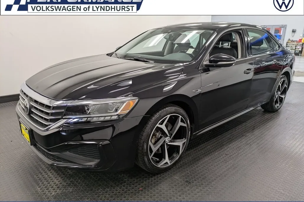 2020 Volkswagen Passat 2.0T R-Line photo 1