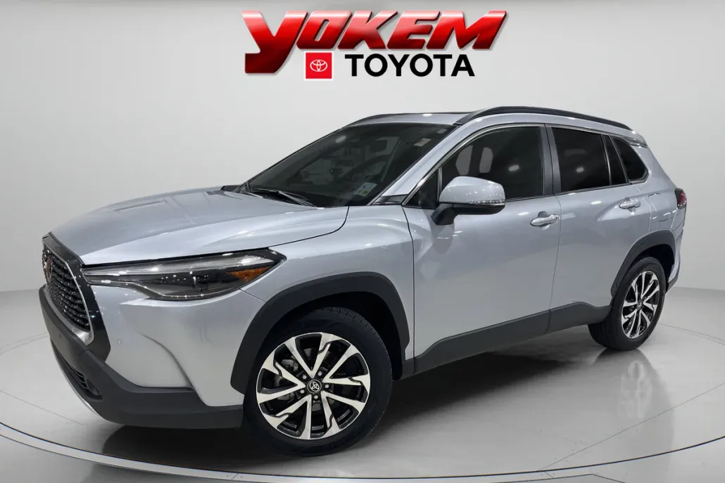 2023 Toyota Corolla Cross XLE photo 1