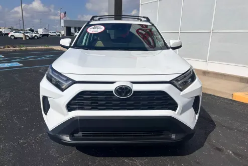2025 Toyota RAV4 XLE photo 2