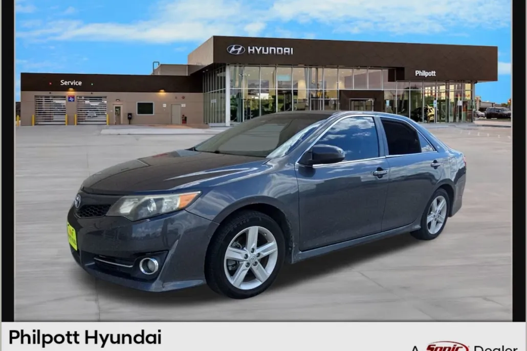 2014 Toyota Camry photo 1