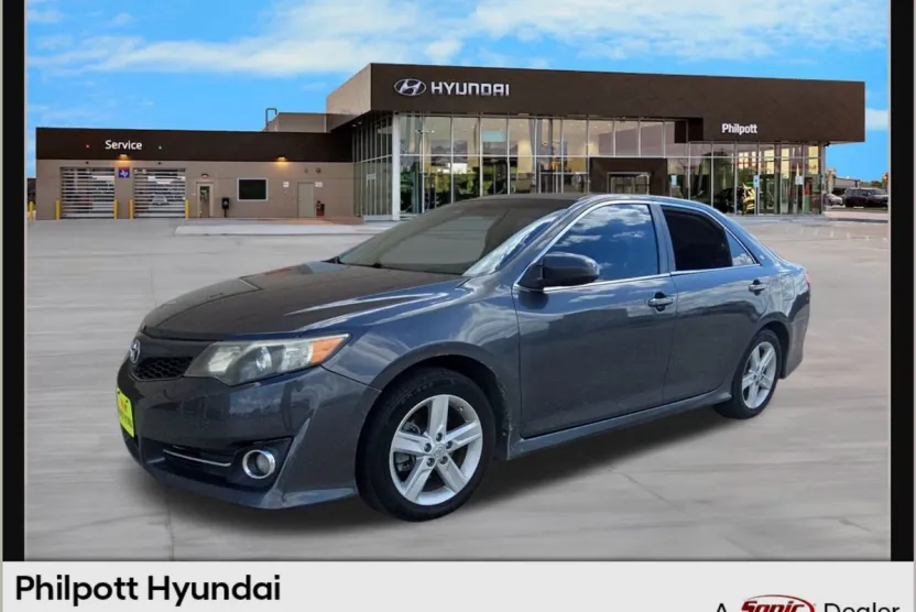 2014 Toyota Camry photo 1