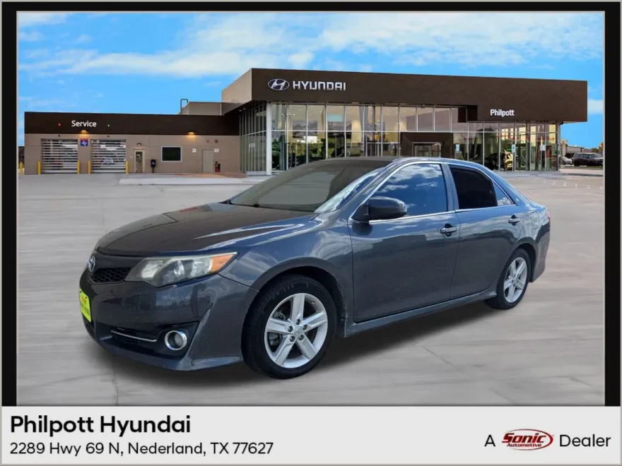 2014 Toyota Camry photo 1