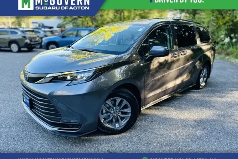 2024 Toyota Sienna LE photo 1