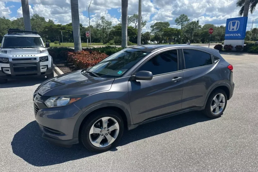 2017 Honda HR-V LX photo 1
