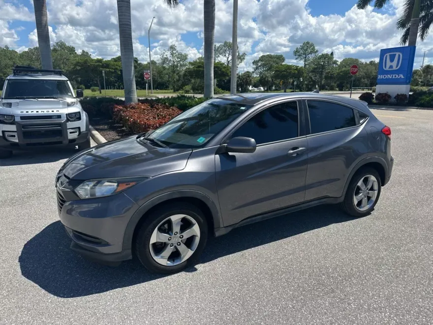 2017 Honda HR-V LX photo 1